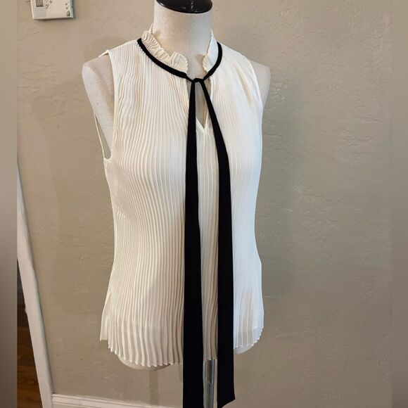 DKNY Pleated White Sleeveless Top with Black Tie Detail Sz Small - Picture 1 of 6